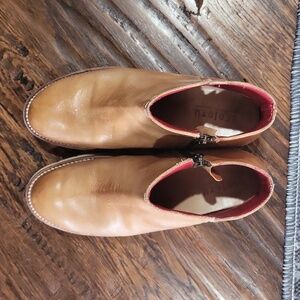 Bed/Stu Lydyi Two-tone Tan Rustic. Size 9. Like new - worn twice.